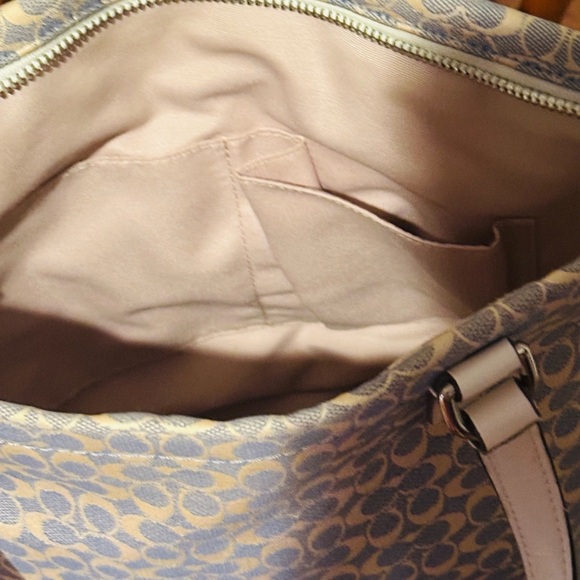 Authentic Coach Tote - Picture 10 of 16